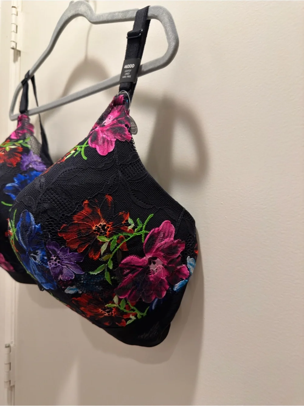 torrid curve Black Bra with Multicolor Floral Lace new size 46ddd